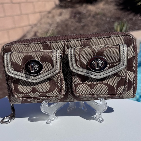 Coach Handbags - Coach Vintage Legacy Double front pockets wallet EUC